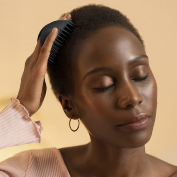 tangle-teezer-the-scalp-exfoliator-massager-brosse-special-demelage-et-massage-noir