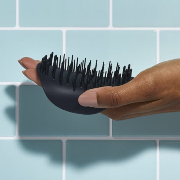 tangle-teezer-the-scalp-exfoliator-massager-brosse-special-demelage-et-massage-noir