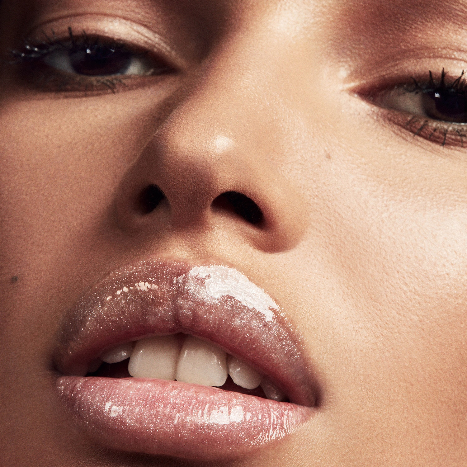 fenty-beauty-by-rihanna-gloss-bomb-universal-lip-fenty-glow