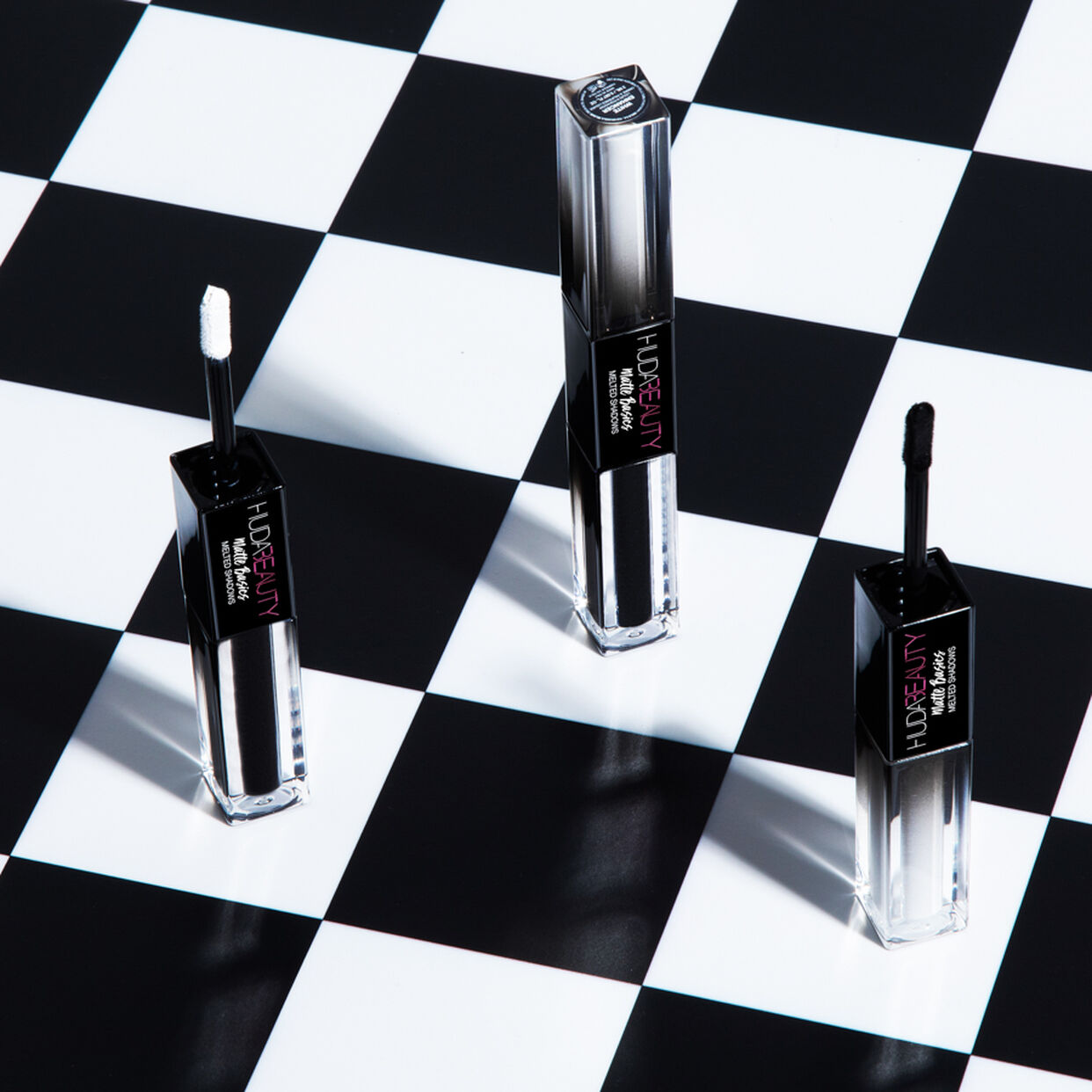 huda-beauty-matte-metal-melted-shadows-black-white