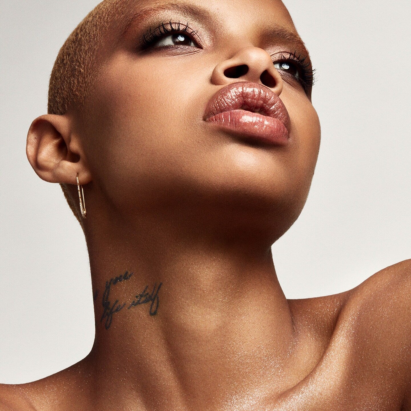 fenty-beauty-diamond-bomb-all-over-highlighter-ref-how-many-carats