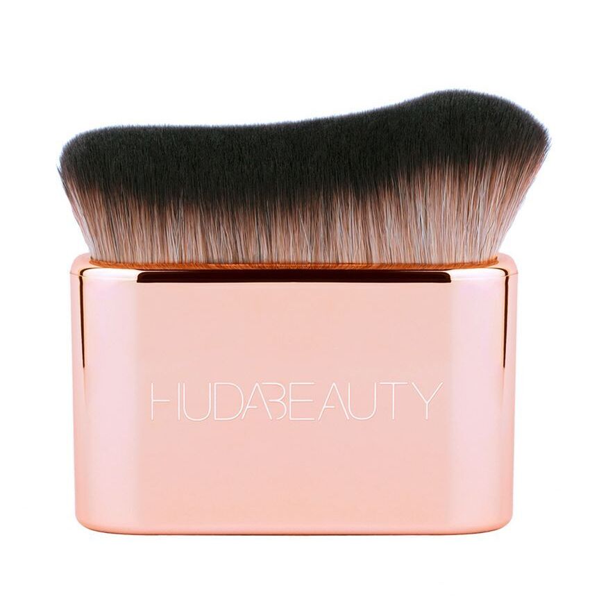 huda-beauty-n-y-m-p-h-body-blur-glow-pinceau