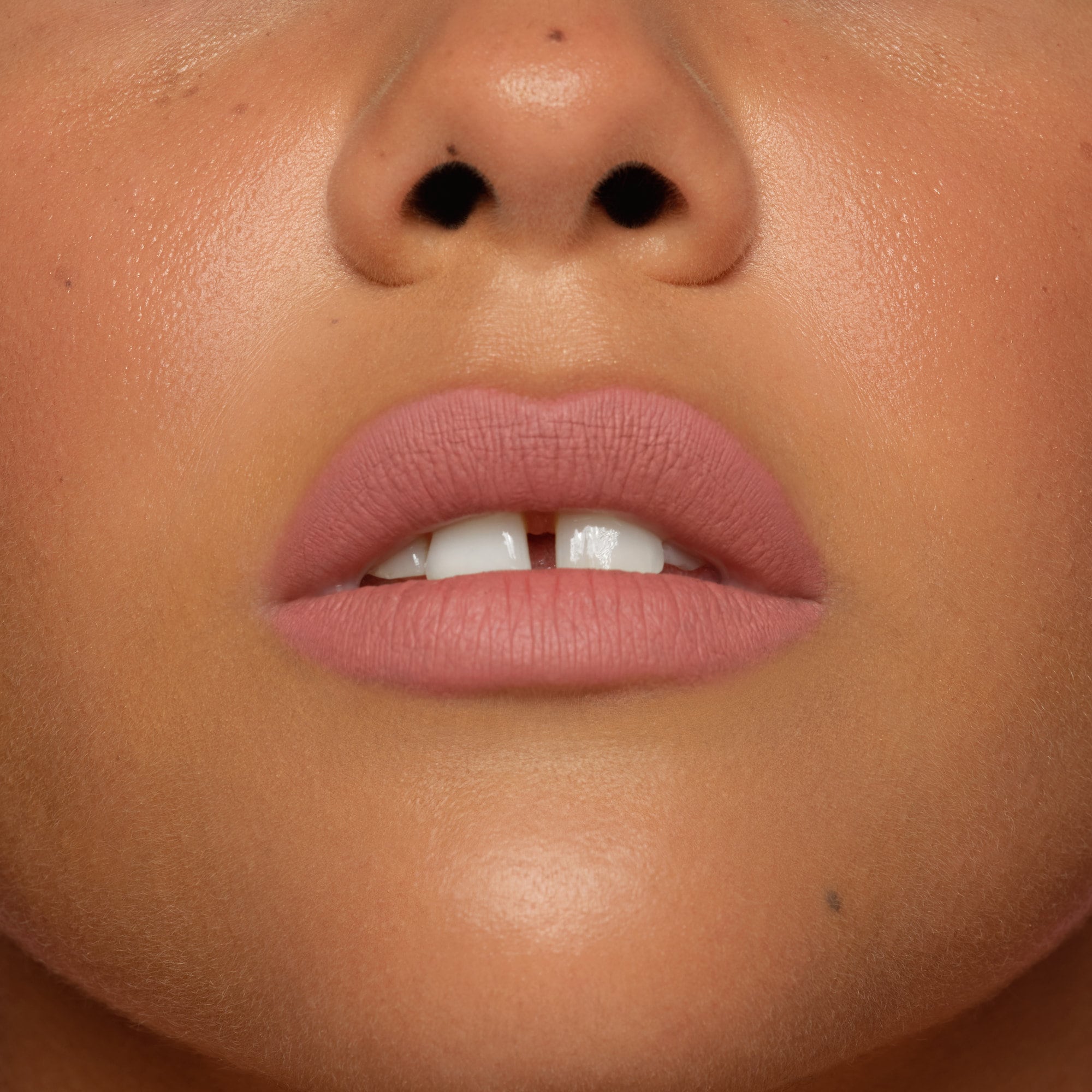 huda-beauty-lip-contour-2-0-pink-brown