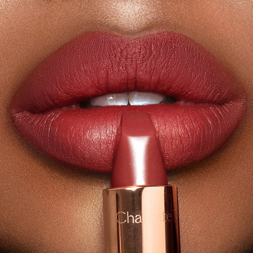 charlotte-tilbury-k-i-s-s-i-n-g-matte-revolution-walk-of-no-shame