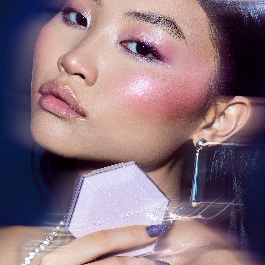 FENTY Beauty - Diamond Bomb All-Over Highlighter - réf Trophy Wife