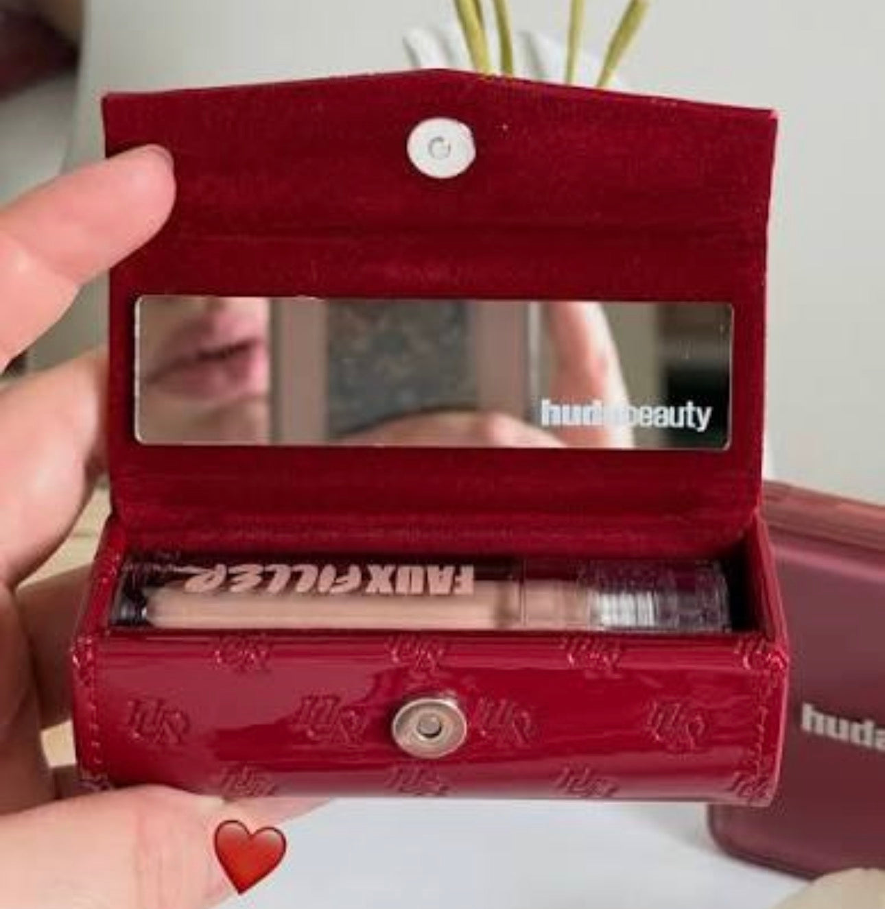 Huda Beauty  - Lip Gloss Case