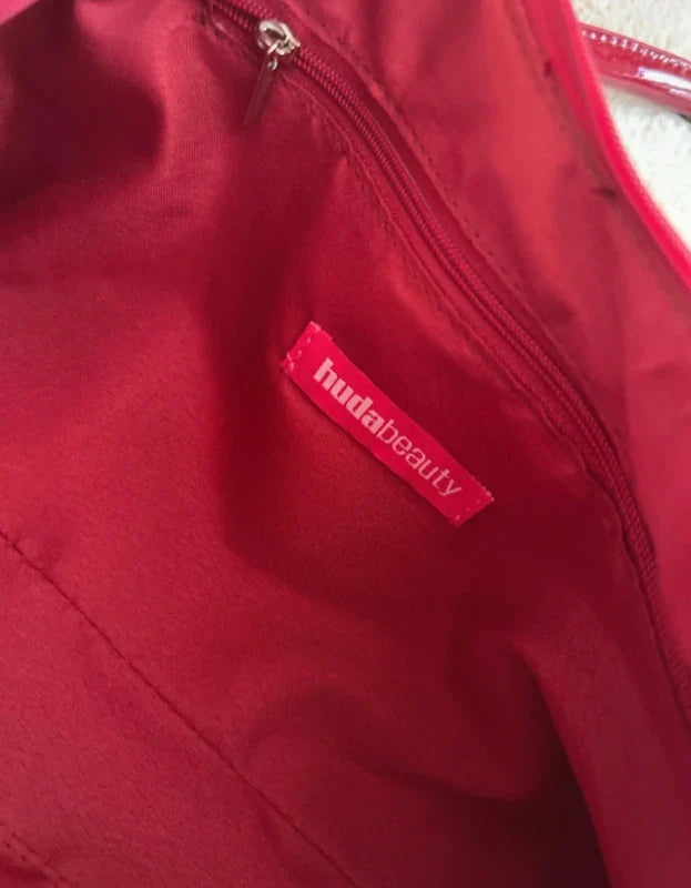 Huda Beauty  - Sac à main rouge