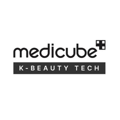 Logo « Black « medicube » » noir avec une icône en grille et le texte « k-beauty tech » en dessous.