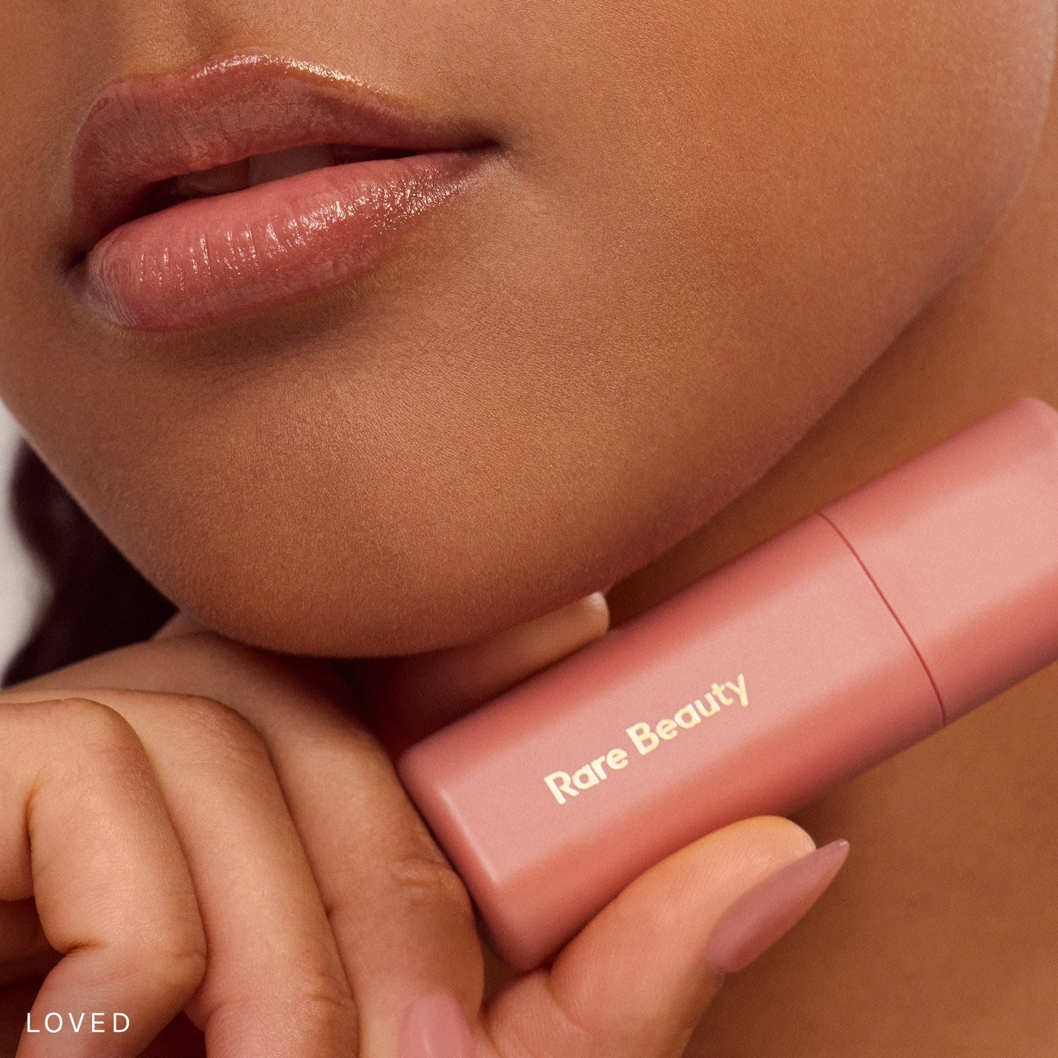 Rare Beauty - Find Comfort Lip Butter - Baume à lèvres teinté- Loved (4 g)