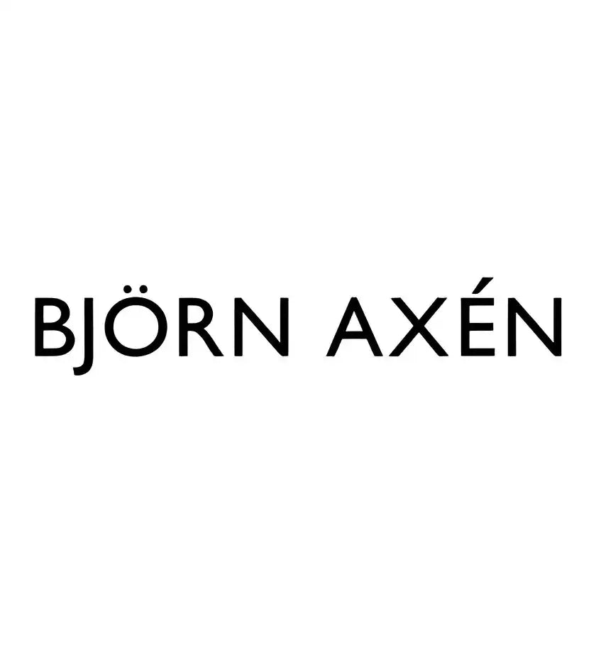 Texte du logo noir ’björn axén’ sur un fond blanc.