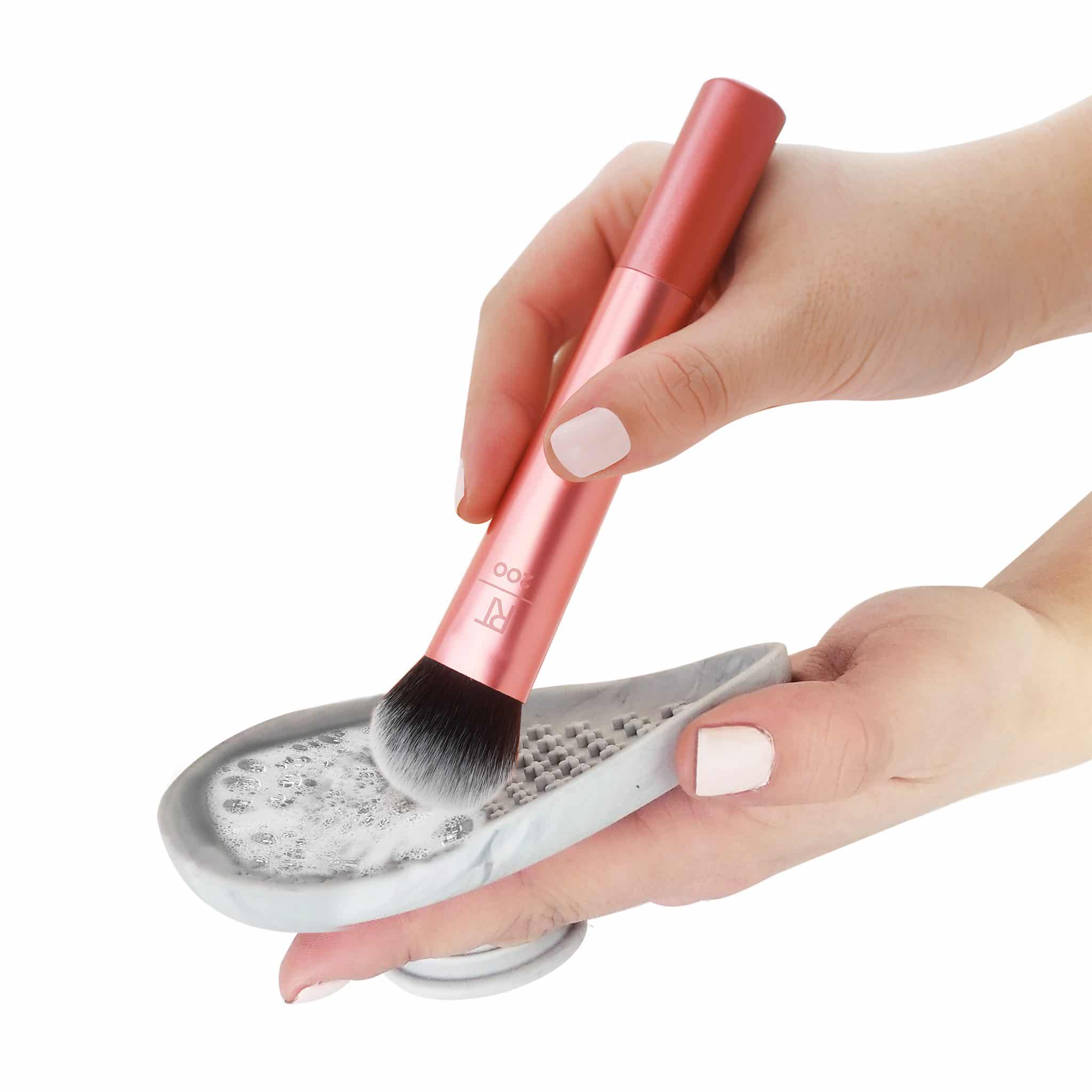 real-techniques-brush-cleansing-palette-with-brush-cleansing-gel-1
