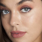 thebalm-cosmetics-meet-matte-hughes-rouge-a-levres-liquide-longue-duree-charming